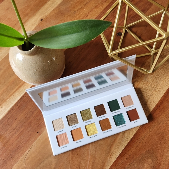 Beachside Babe Eyeshadow Palette ICONIC LONDON - Picture 2 of 9